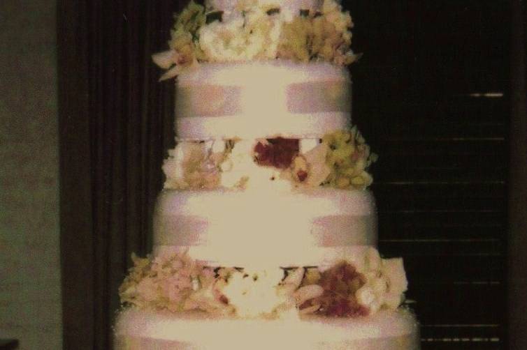 Wedding Cakes by Betty