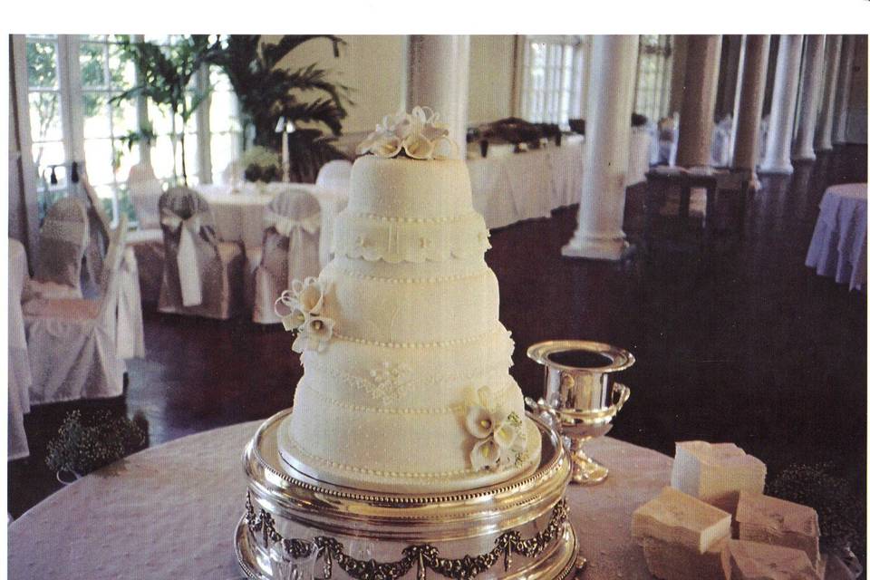 Wedding Cakes by Betty