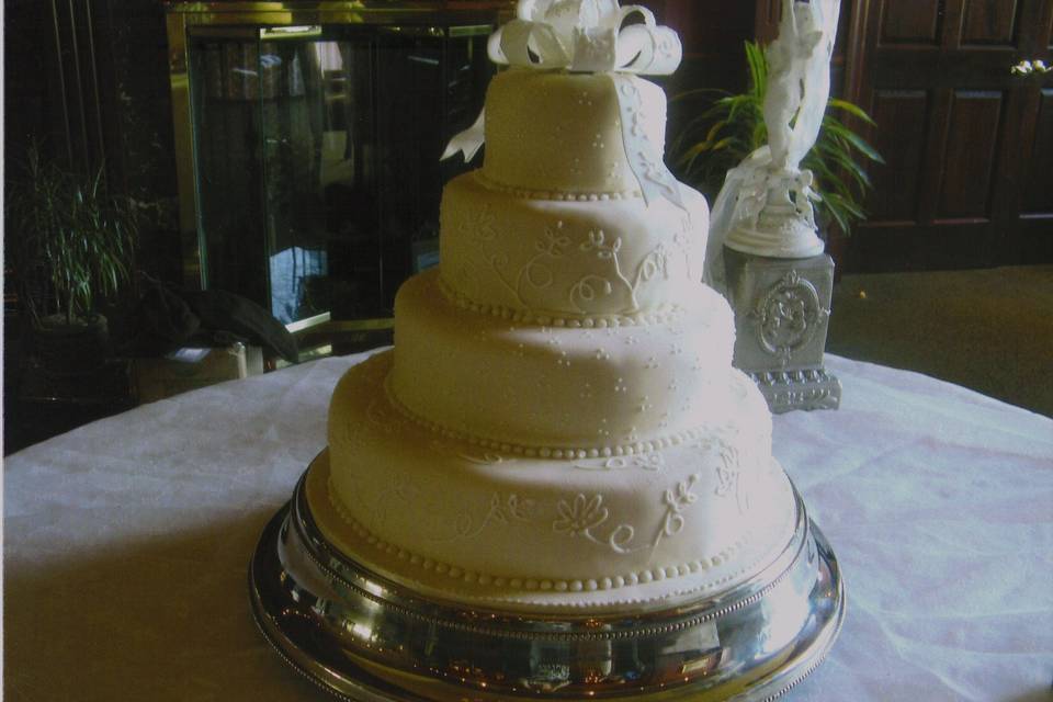 Wedding Cakes by Betty