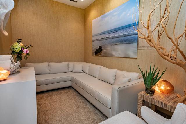 Quiet lounge