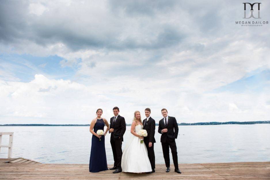 The couple with the bridesmaids and groomsmen