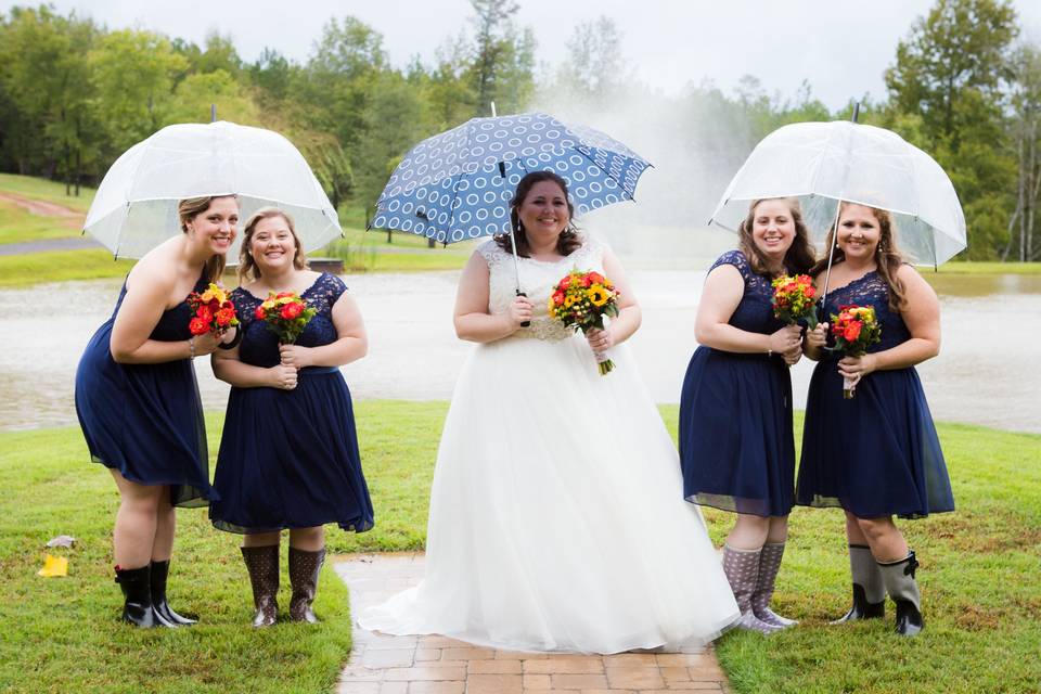 Bride photo with her bridesmaids