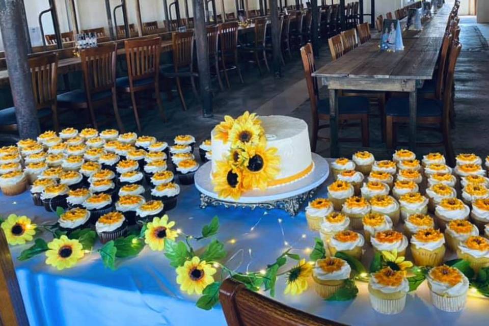 Cutting Cake & cupcakes