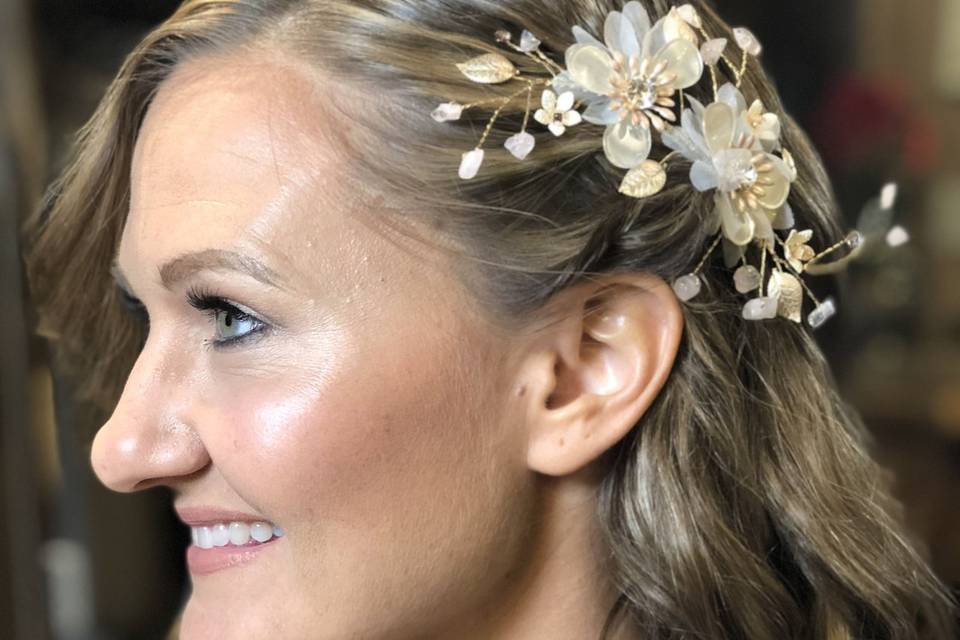 Flower details on the hair