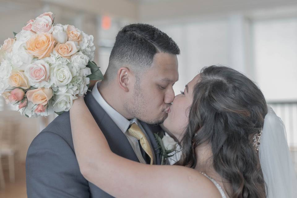 An elopement by the bay