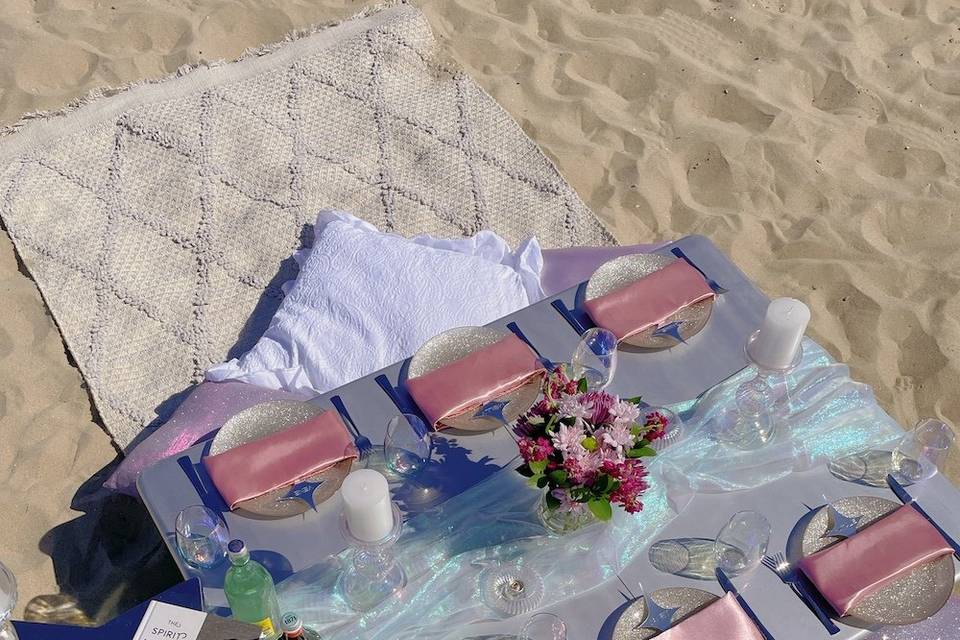 Iridescent picnic