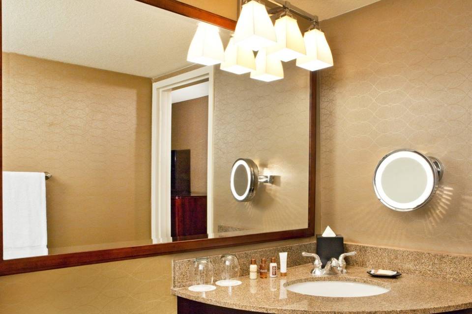 Sheraton Phoenix Airport Hotel Tempe bathroom