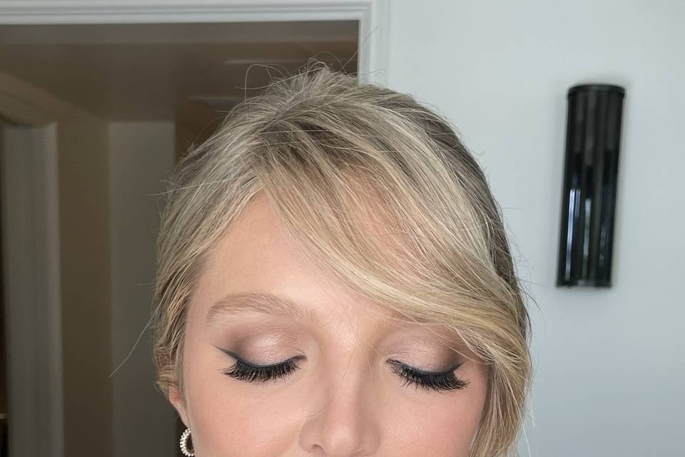 Champagne Tones & Wing