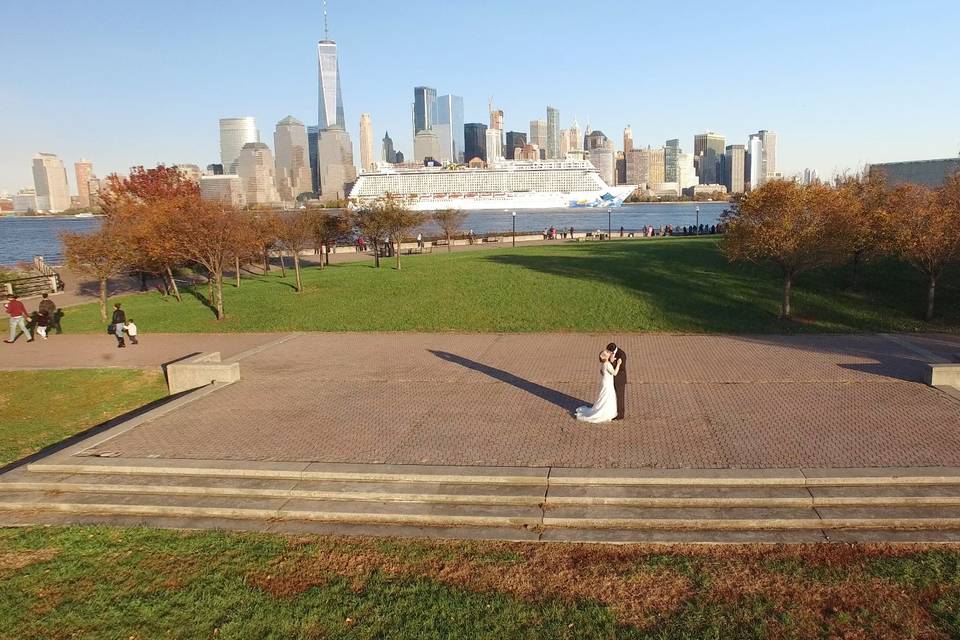 Panoramic vista of the newlyweds