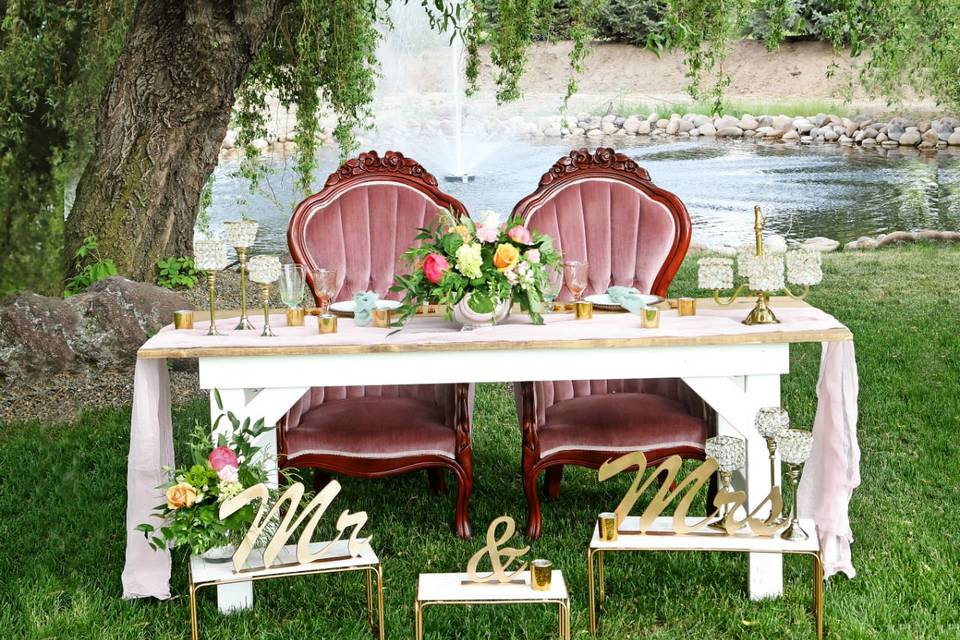 Sweetheart table setup by the willowCredit: Urban Gal Photography