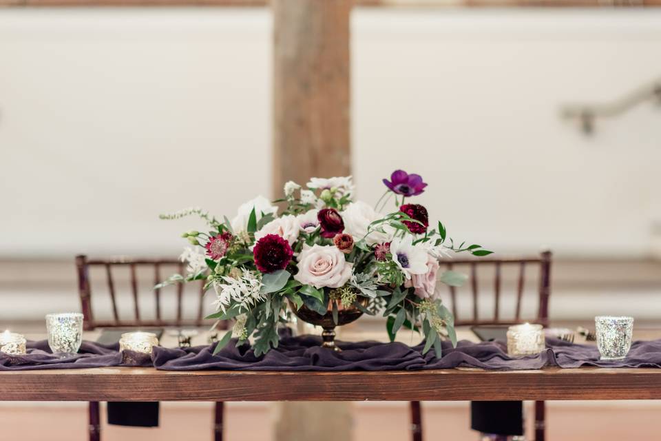 Modern sweetheart table