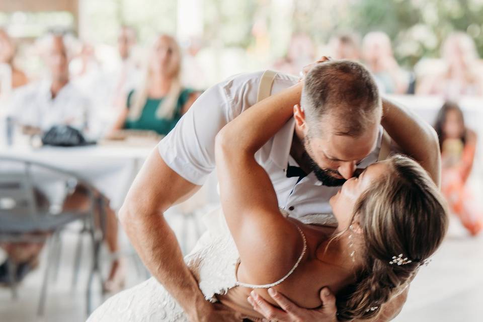 Dip kiss