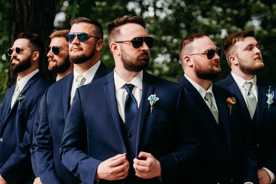Wedding party with sunglasses