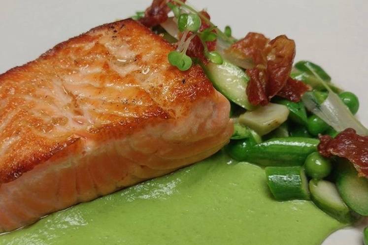 Salmon, pea purée, prosciutto