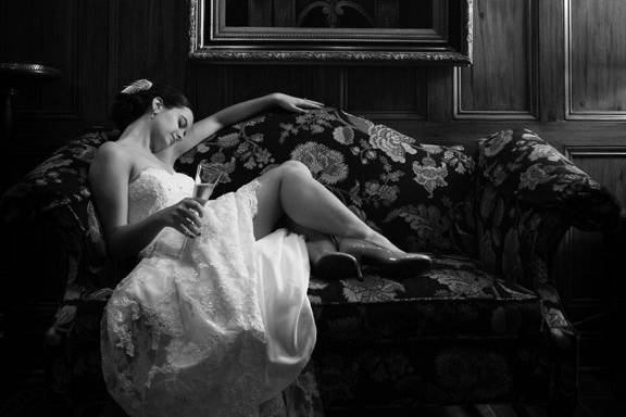 Bride on couch Winchester, Virginia| Whysall Photography