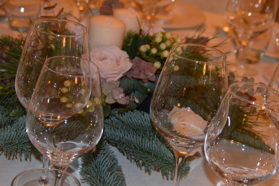 Centerpieces, flowers, pink centerpieces, roses centerpieces, christmas centerpiece, romantic centerpiece, roses and berries