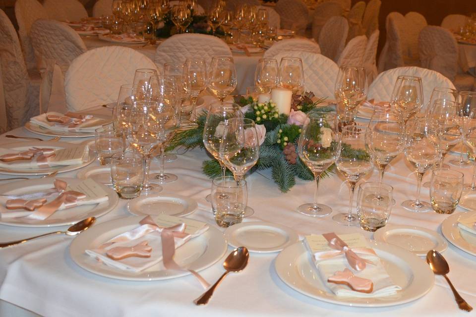 Tablescape, winter wedding, centerpieces, roses centerpieces, romantic centerpieces, christmas centerpieces, pink wedding