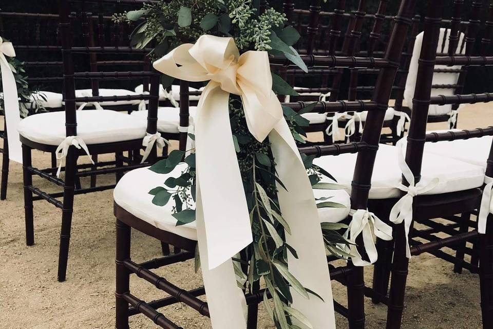 Simple chiavari chair decor