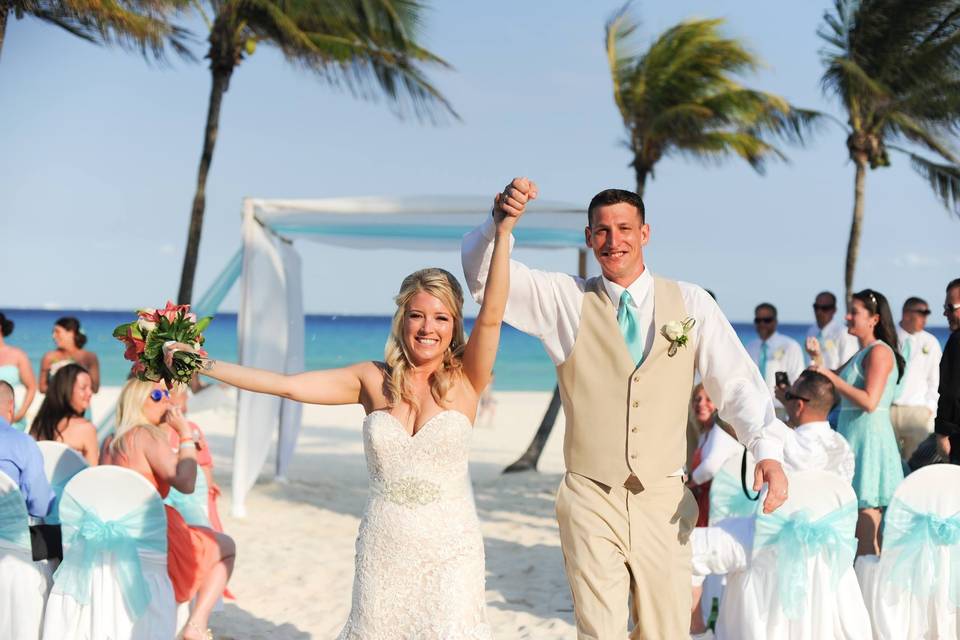 Honeymoons & Destination Weddings by Travel Leaders
