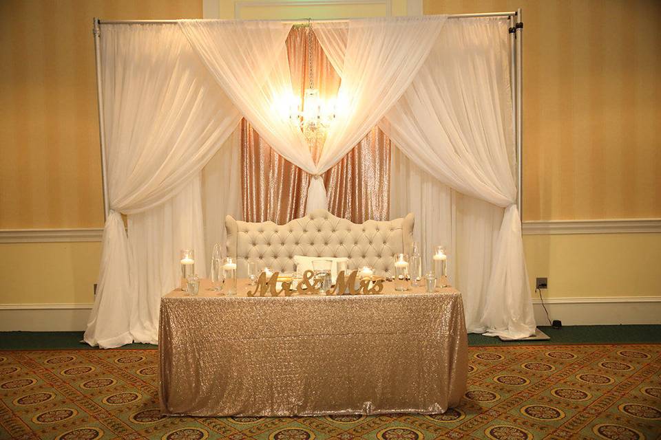 Head table design