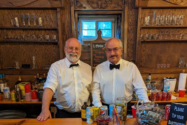 Dapper barkeepers