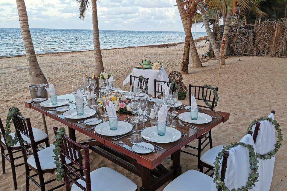 DINNER AT BEACH