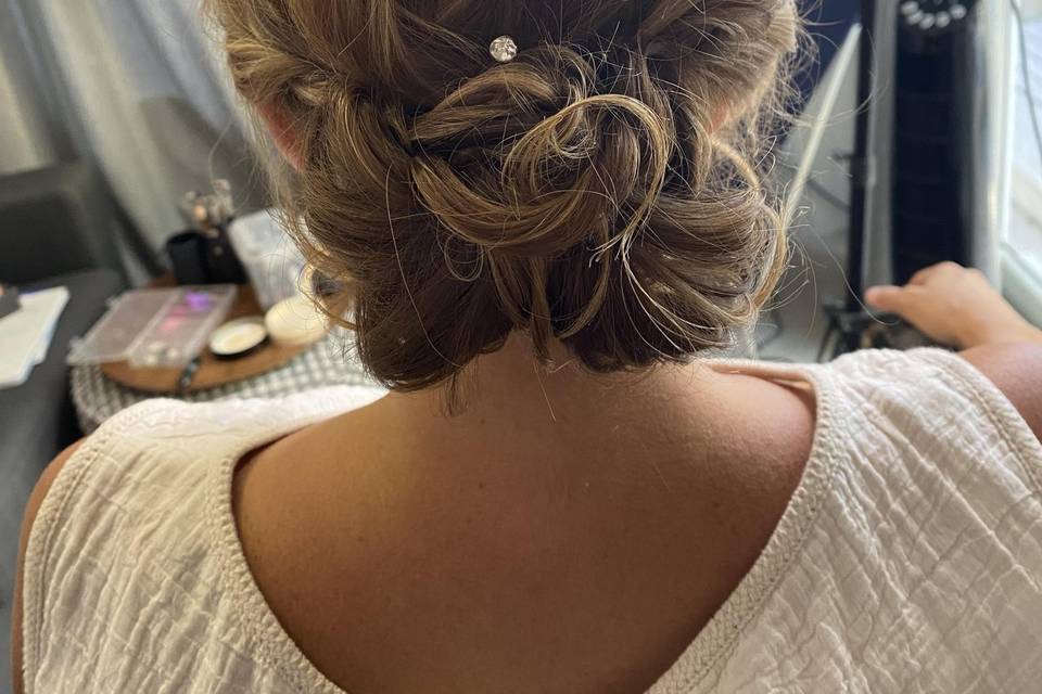 Wedding guest hair