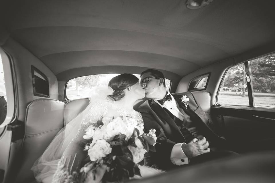 Sharing a kiss - Matthew Foster Photography