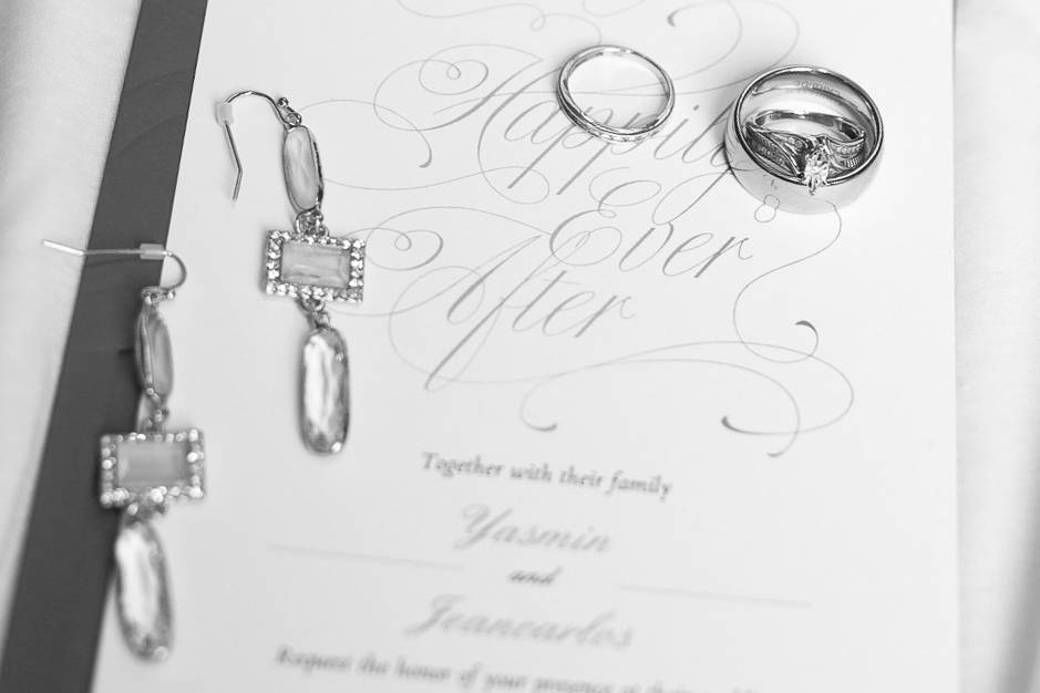 Wedding invitations and accessories