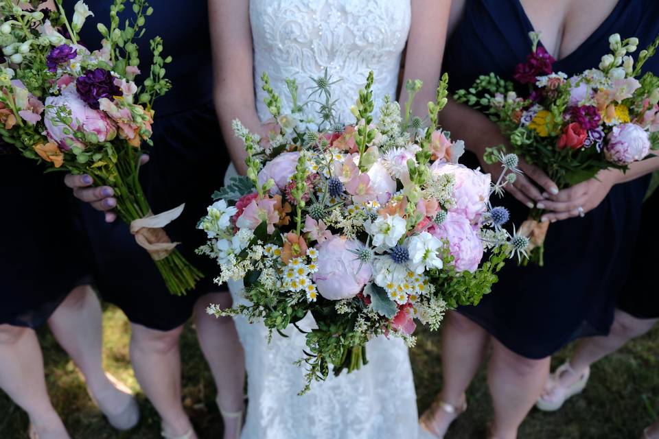 July bride and maids bouquets