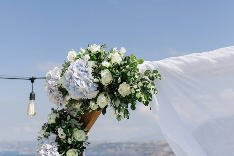 Elegant wedding arch