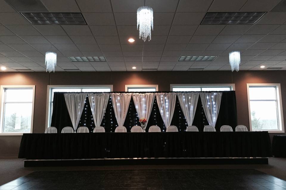 Black and White hEAD TABLE