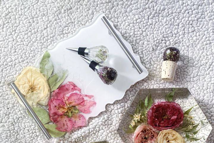 Floral resin favors