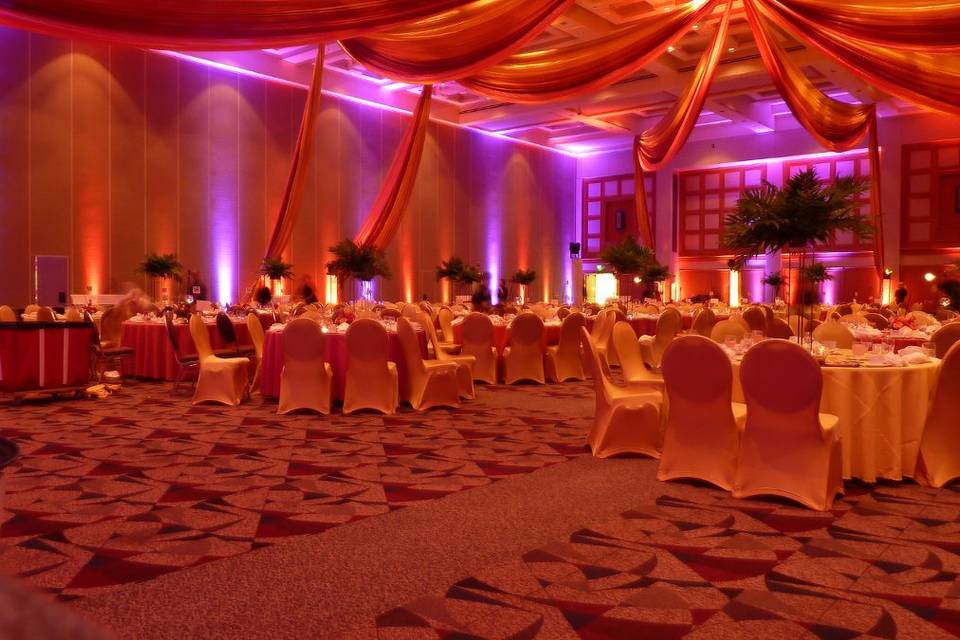 Gold table linens