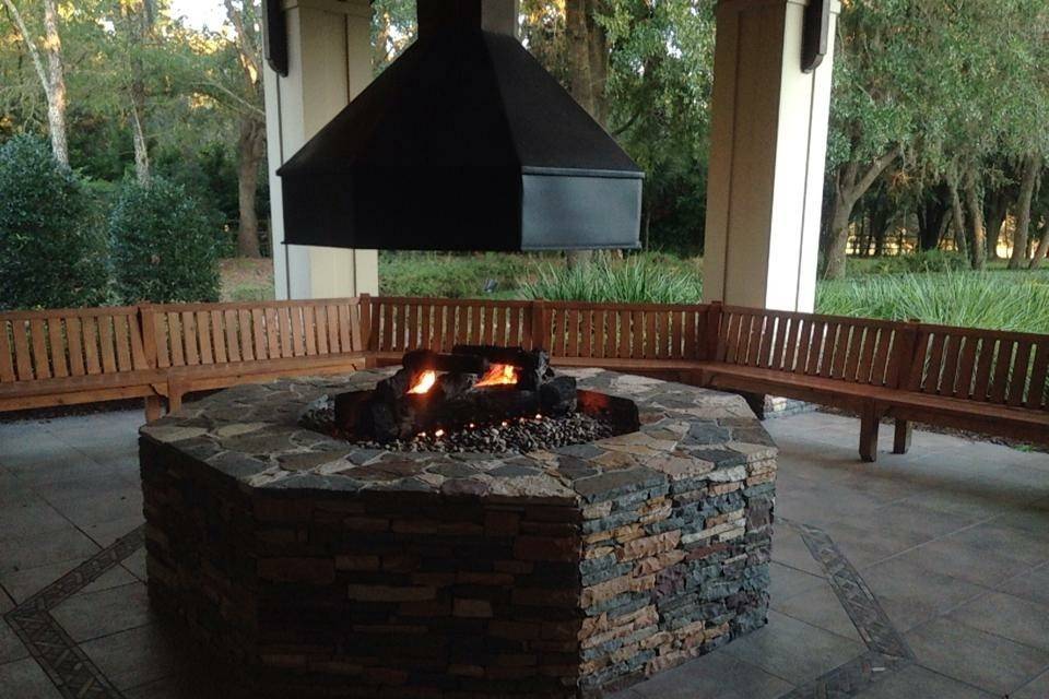 Large firepit on the Verandah, perfect for S'mores!