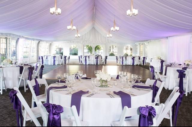 Table settings and layout in the pavilion