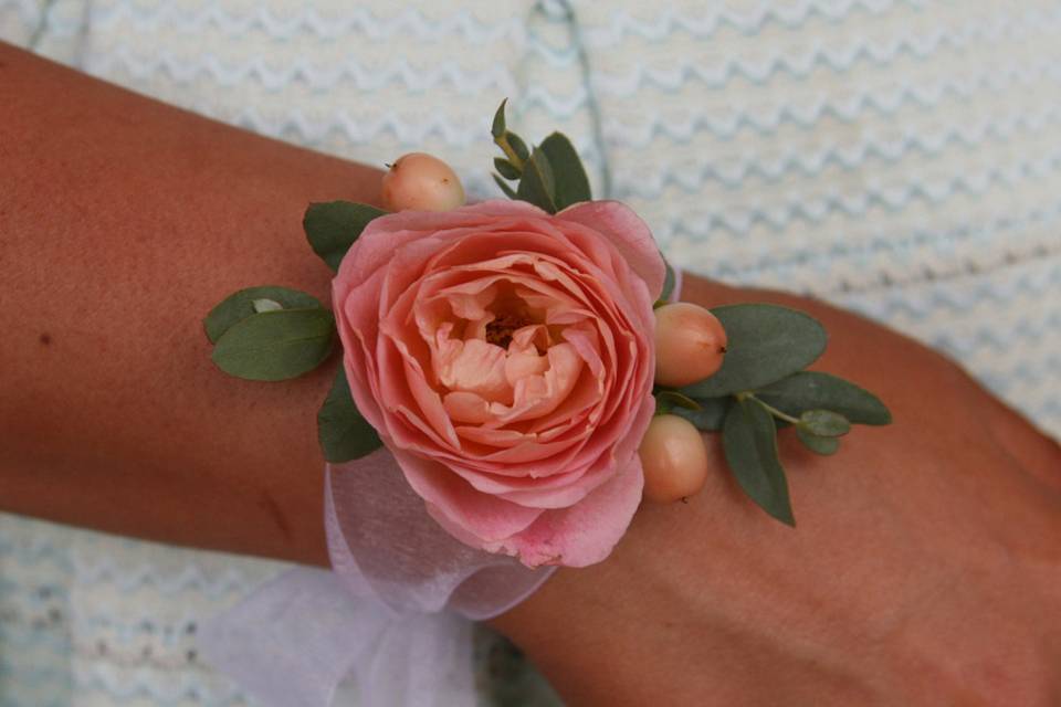 Flower bracelet corsage