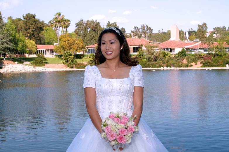 00019 Bride at lake.