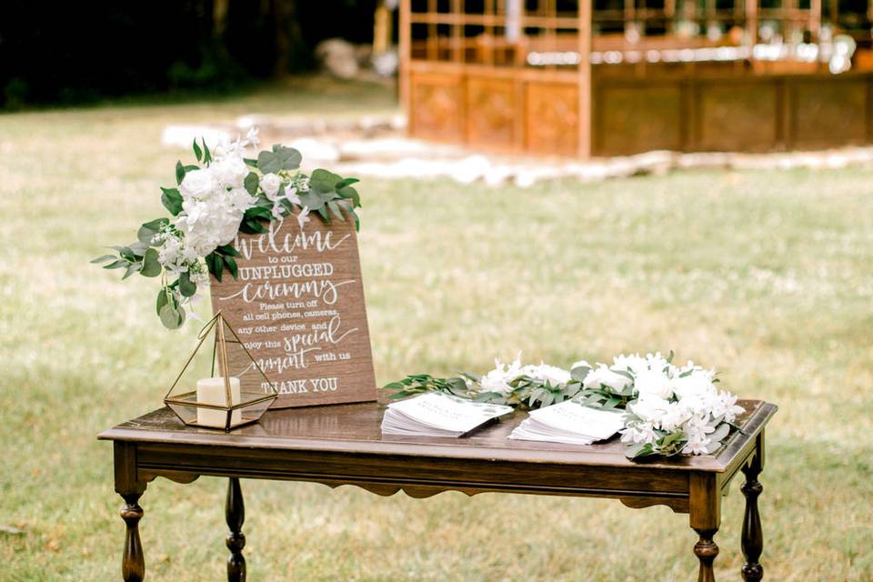Guest sign in table