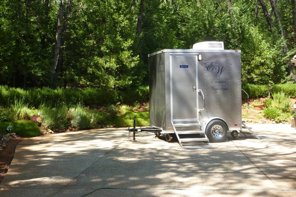 Single stall trailer