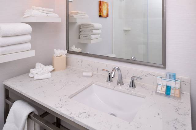 Guestroom bathroom