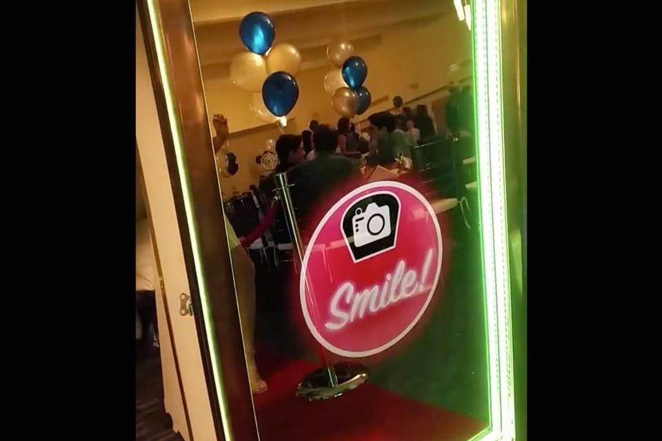 Magic Mirror Photo Booth