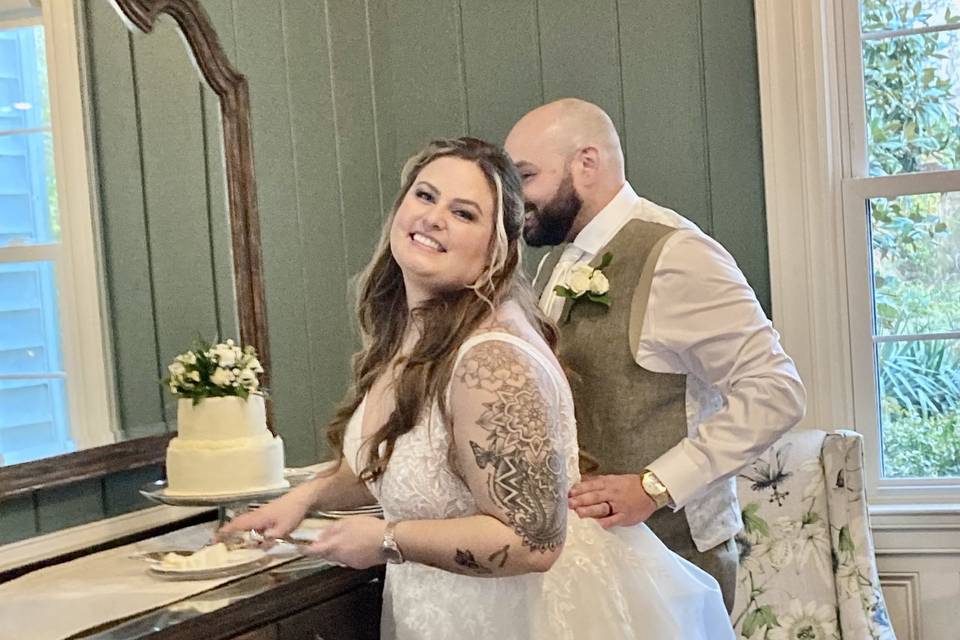 Cutting cake