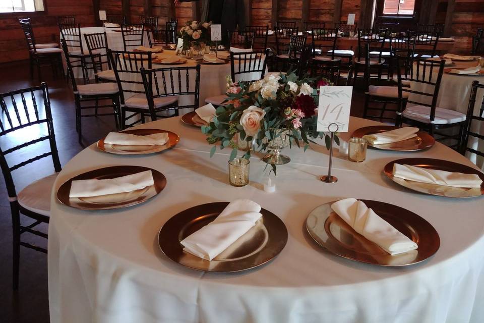 BigSkyBarn: round tablescape