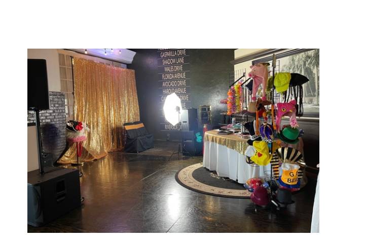 Golden Open Photo Booth