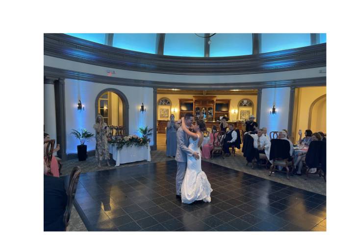 A Timeless 1st Dance
