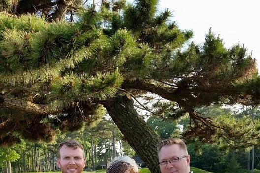 Couple with the officiant