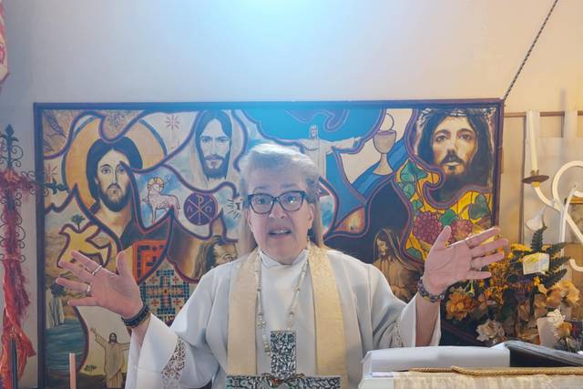 Pastor Nicole Leading