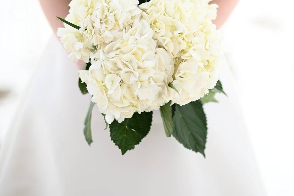 Winter bride holding flowers