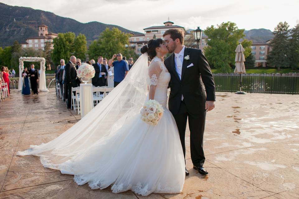 Broadmoor wedding ceremony